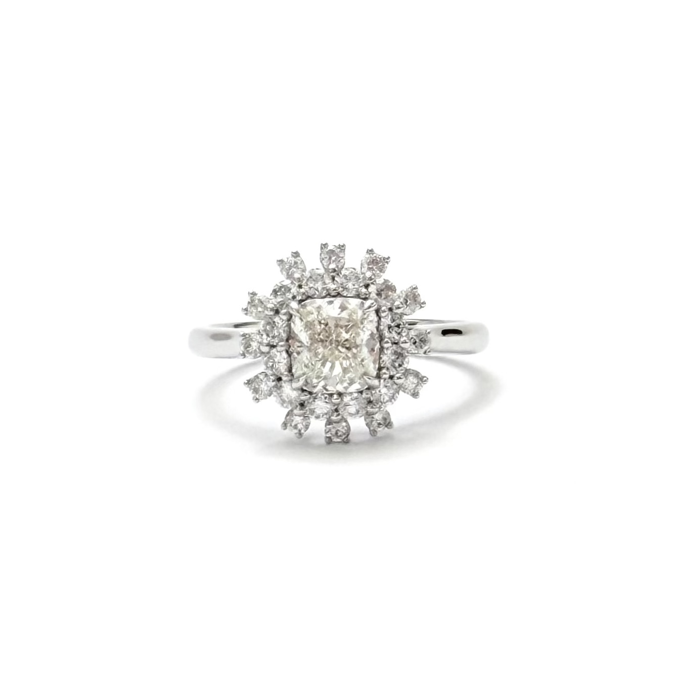18K White Gold Natural Diamond Ring