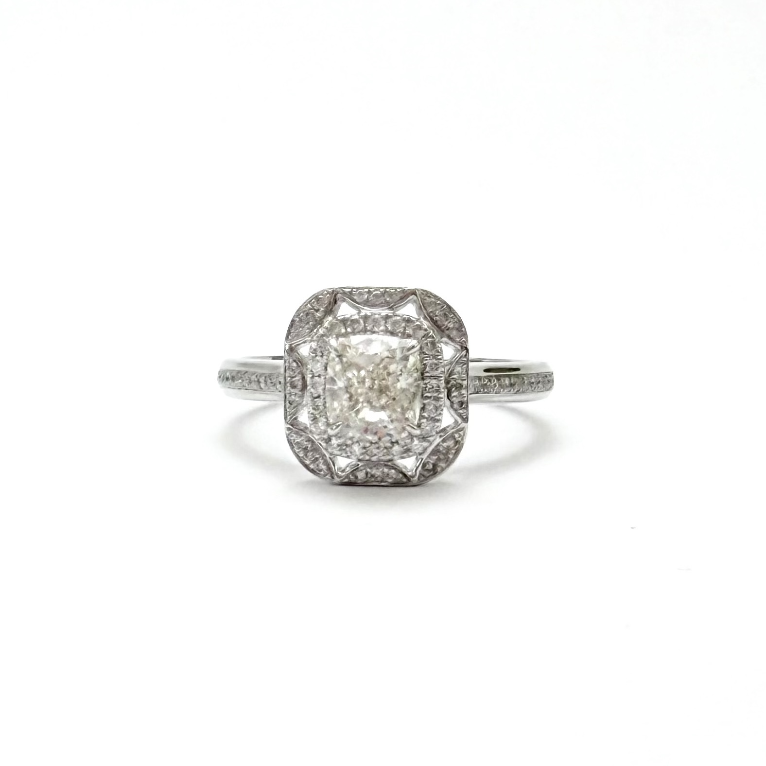 18K White Gold Natural Diamond Ring