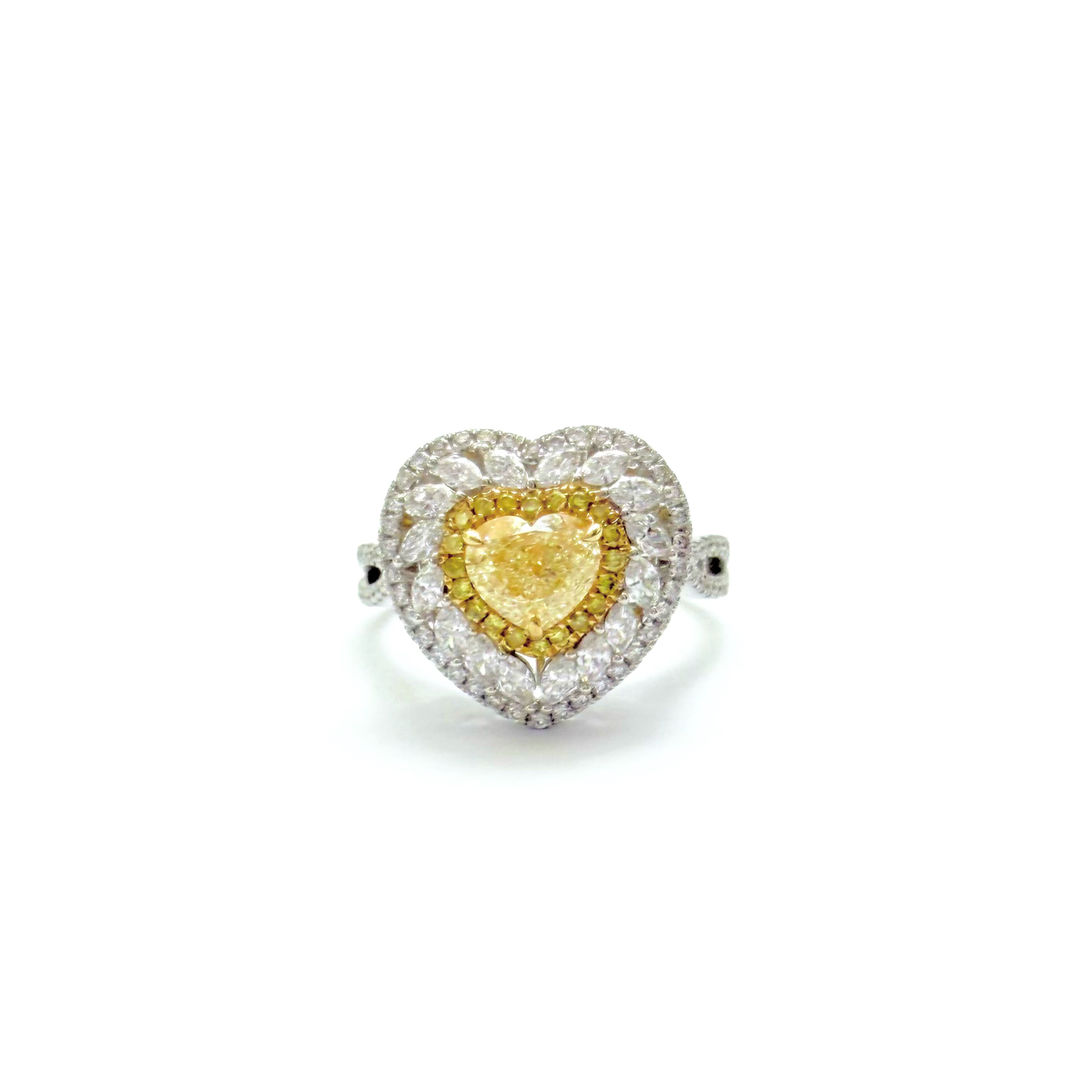 18K Gold Natural Diamond Ring