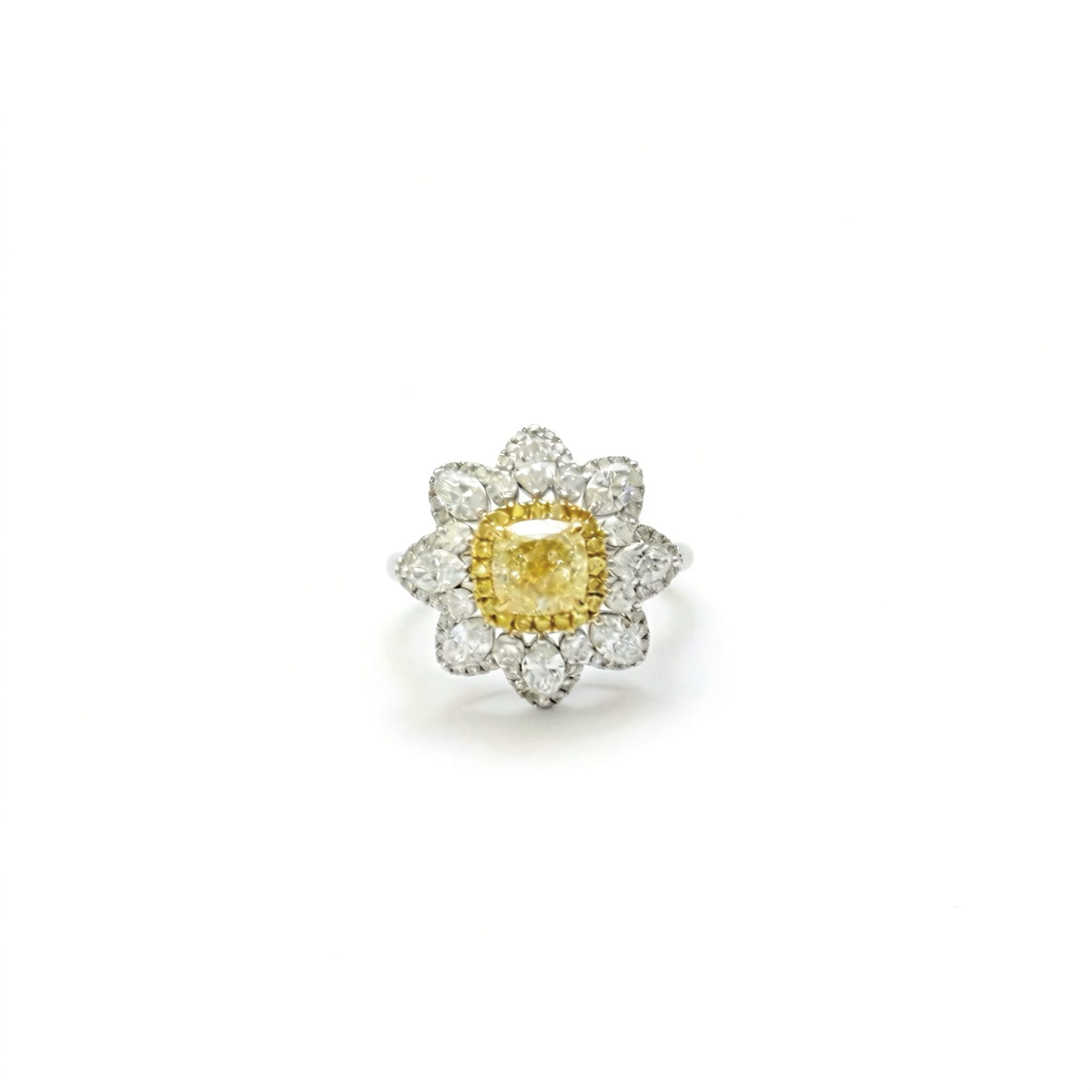 18K Gold Natural Diamond Ring